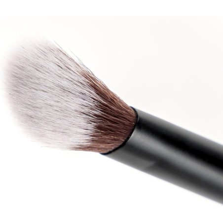 Brushworks No. 25 Brightening Concealer Brush