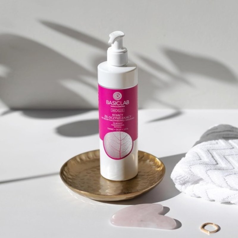 Basiclab Soothing Cleansing Gel for Sensitive Skin and Redness