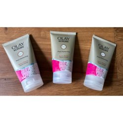 Olay Pore Perfecting Berry Burst Facial Scrub Cleanser 150ml