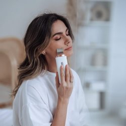 Beautifly B-Scrub Ultrasonic Exfoliating Device for Face Skin Scrubber White - Small