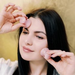 Crystalove Mushroom Face Massage with Quartz Pink