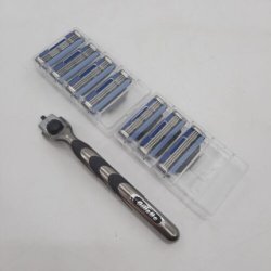 Gillette Mach3 Razor Blades with 1 Handle and 7 Blades Set