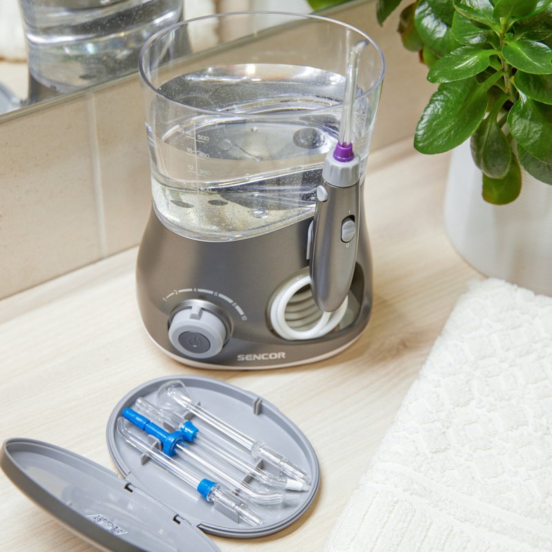 Oral Irrigator with 1400 Brushing Speeds - Silver
