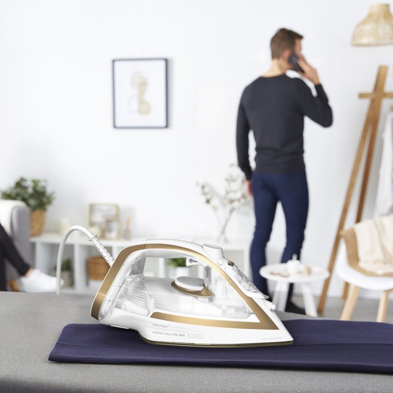 Tefal Puregliss FV8042 Dry & Steam iron Durilium AirGlide Autoclean soleplate 3000 W Bronze White