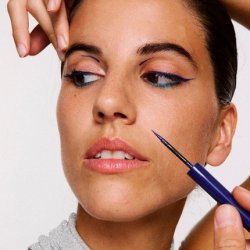 Beter 2 In 1 Strengthening Eyeliner - Shade: 03 Electric Blue