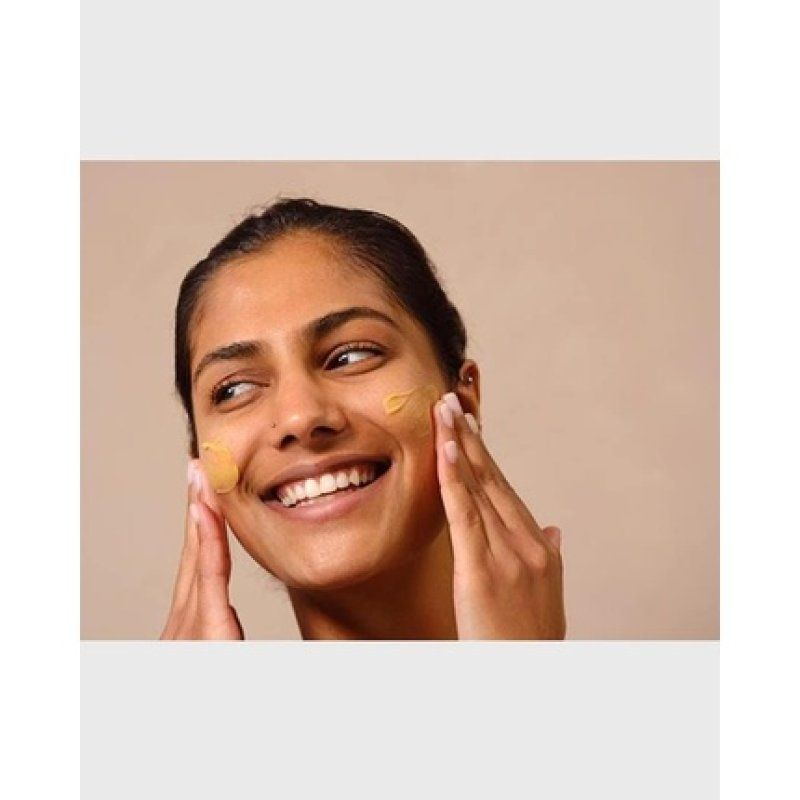 The Body Shop Vitamin C Microdermabrasion Glow Boosting 100ml with Camu Camu