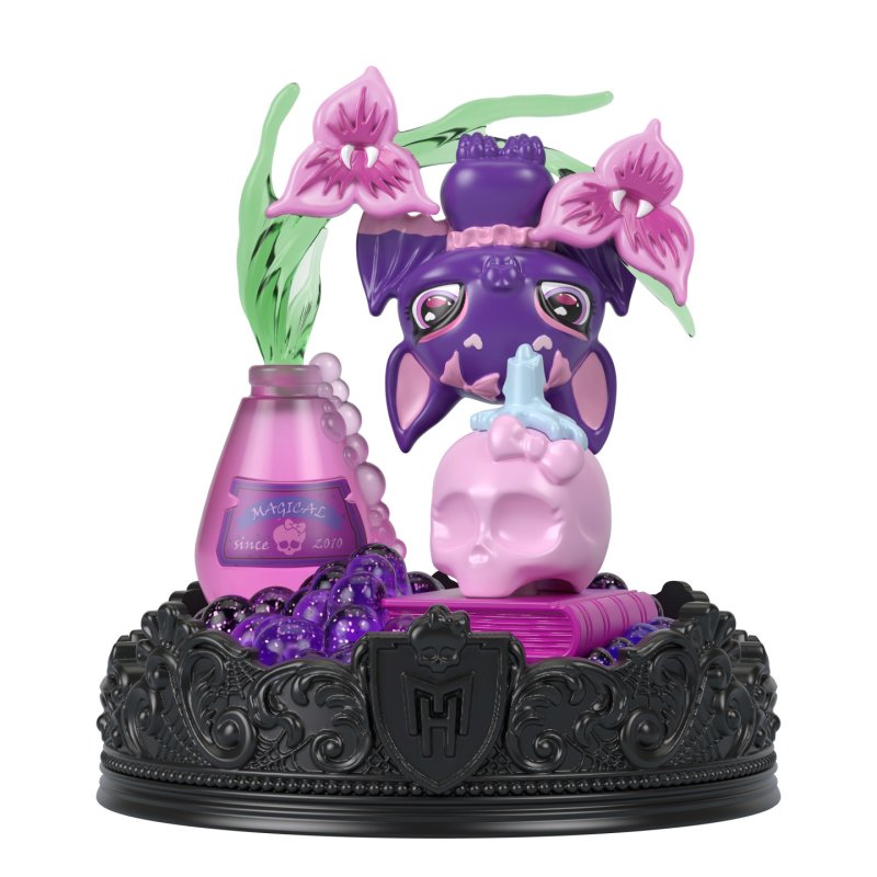 Monster High Pet Keychains, Animal Figures with Accessories and Buildable Terrarium