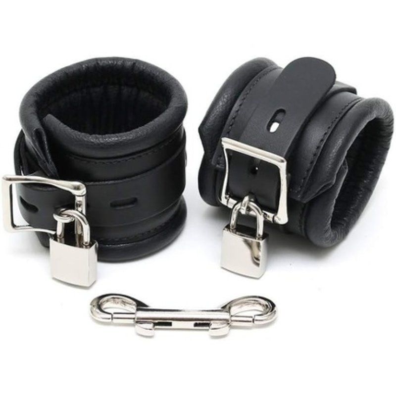 3 BRUJAS Woman Bondage