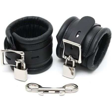3 BRUJAS Woman Bondage