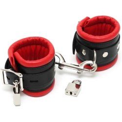 3 BRUJAS Woman Bondage
