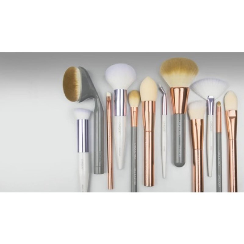Chique Studio Small Eyeshadow Brush