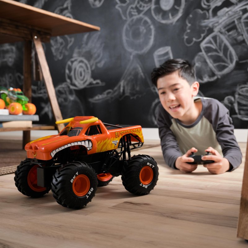 Monster Jam , El Toro Loco RC Monster Truck with Atomizer Smoke Effects, 1:15 Scale, Kids Toys for Boys and Girls Ages