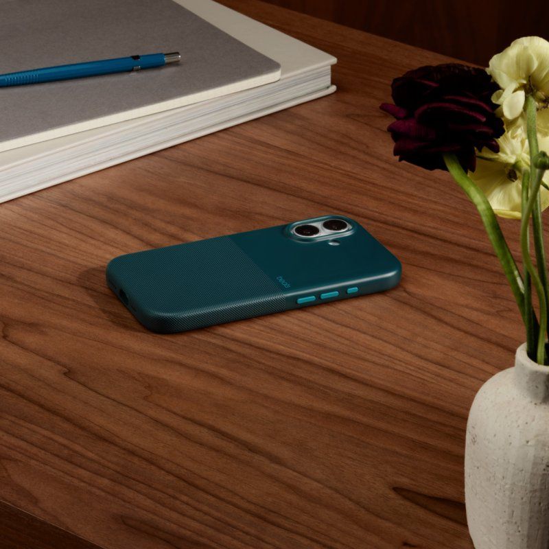 Apple Beats iPhone 17 Rugged Case with MagSafe and Camera Control – Rocky Blue