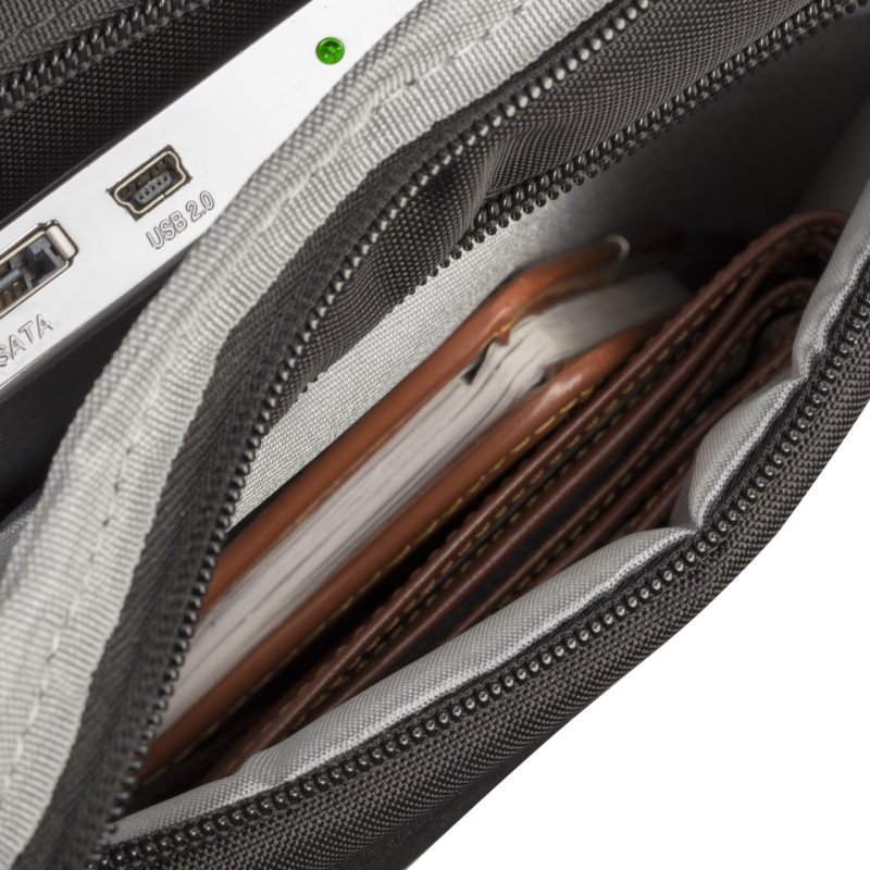 Rivacase 8530 40.6 cm (16") Briefcase Black