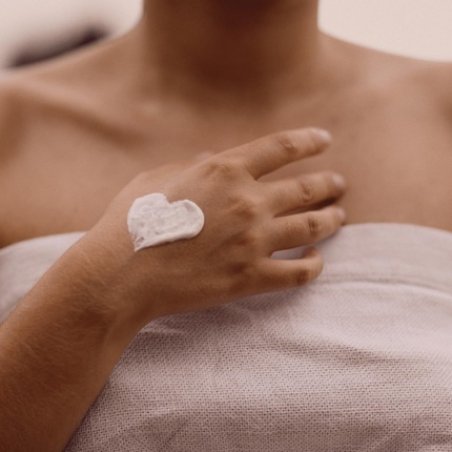 L'Occitane Shea Butter Hand Cream Nourishes and Softens 1 Ounce Vanilla