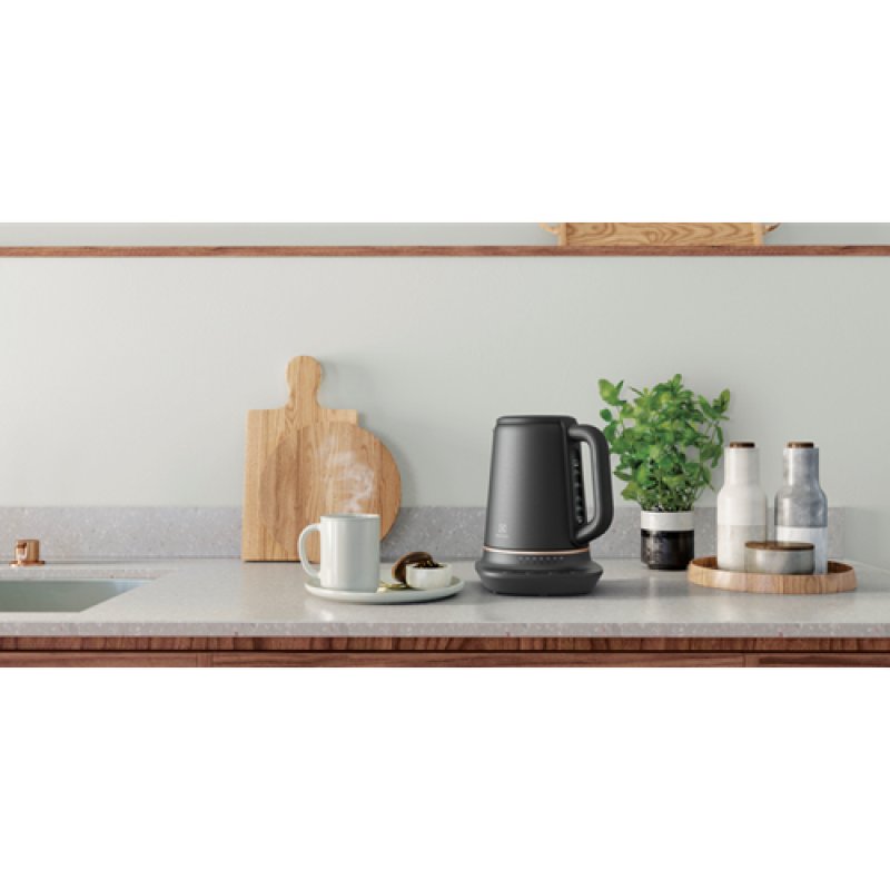 Electrolux E7K16BP electric kettle 1.7 L 2400 W Black, Copper