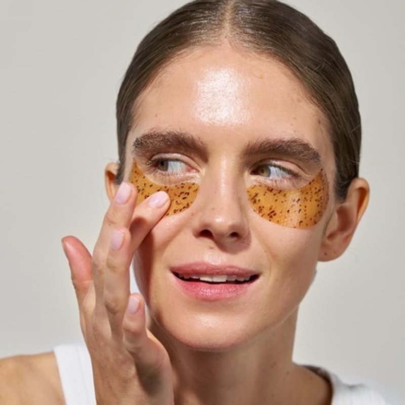 Day Moisturizing Eye Patches Hydrate and Soothe Tightness Around the Eyes