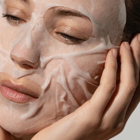Day Fatigue-Relieving Cotton Mask Brightens Complexion and Revives Radiance