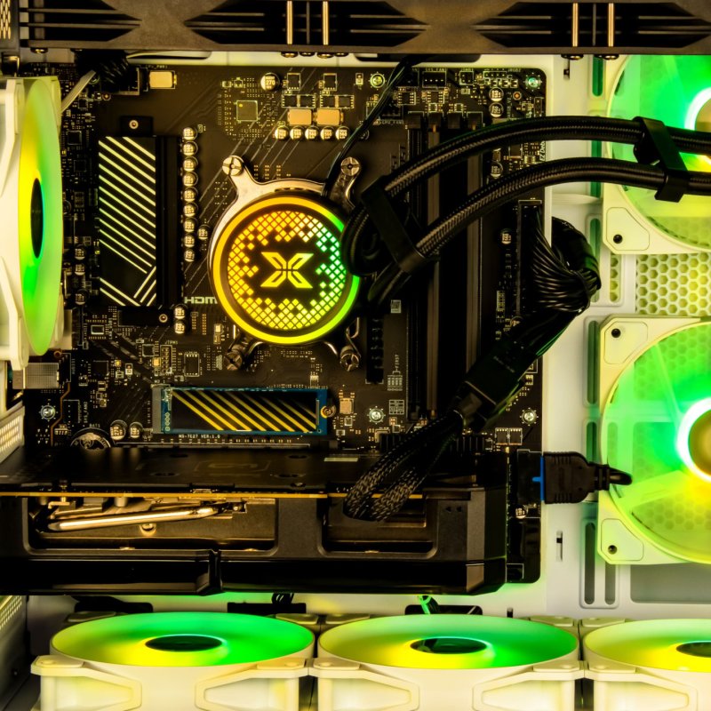 Captiva PC Advanced Gaming R92-705 Ryzen 7 7800X3D 32GB/2TB SSD RTX 5060Ti Win11