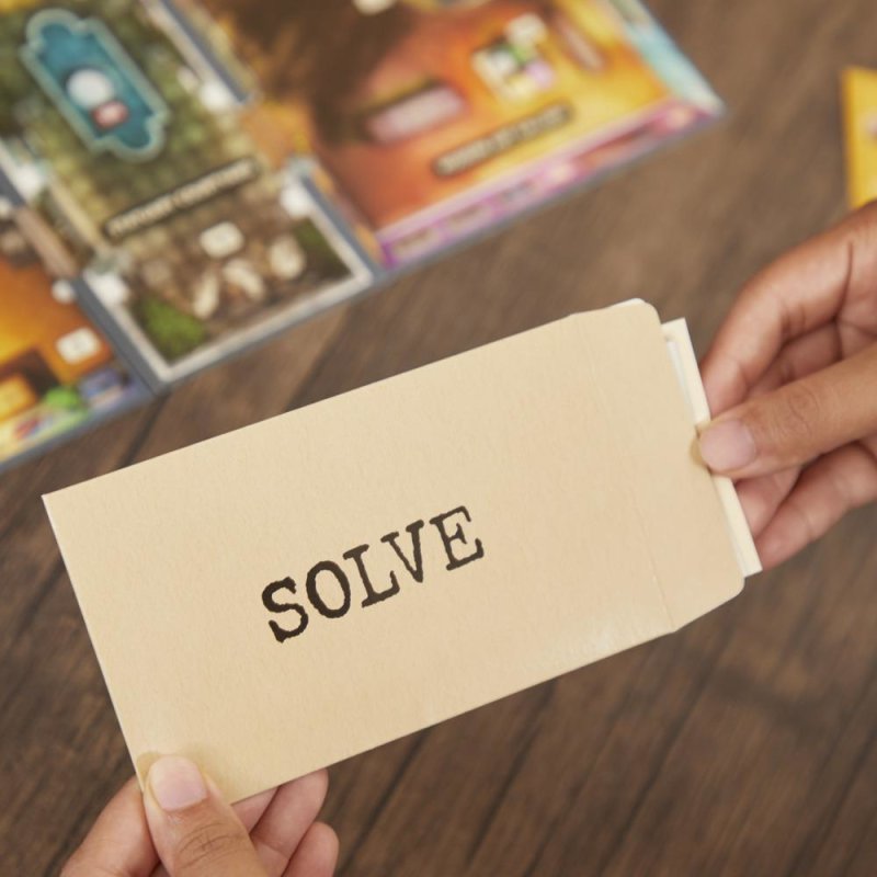 Cluedo Clue Board Game Robbery at the Museum, Clue Escape Room Game, Cooperative Family Game