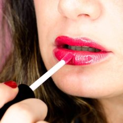 Camaleon Cosmetics Metallic Gloss Lipgloss Volumizing Hyaluronic Acid Vegan 9ml Metallic Cherry