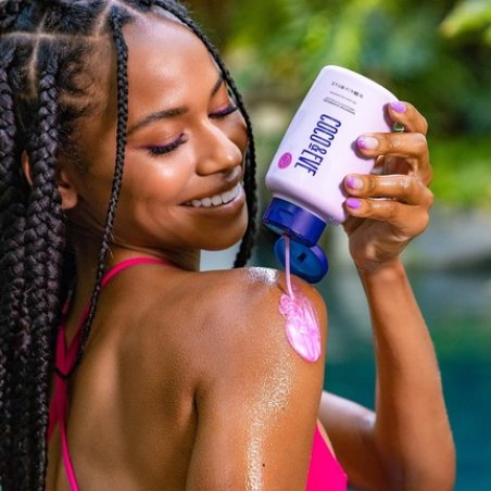 Coco & Eve Glow Figure Smoothie Shower Gel Lychee & Dragon Fruit Scent 10.1 fl oz 300ml