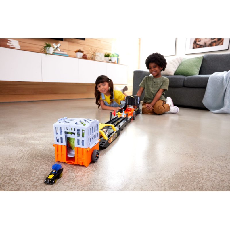 Hot Wheels Racer Verse RacerVerse Batman’s Escape Chase Track Set, Die-Cast Joker & Batman Toy Cars