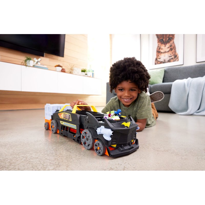 Hot Wheels Racer Verse RacerVerse Batman’s Escape Chase Track Set, Die-Cast Joker & Batman Toy Cars