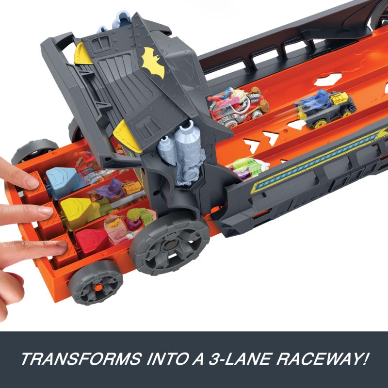 Hot Wheels Racer Verse RacerVerse Batman’s Escape Chase Track Set, Die-Cast Joker & Batman Toy Cars