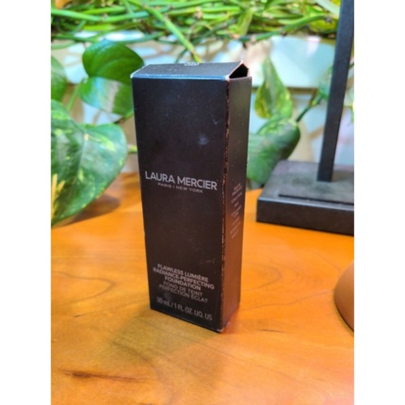 Laura Mercier Lumière Foundation 4W2 Chai