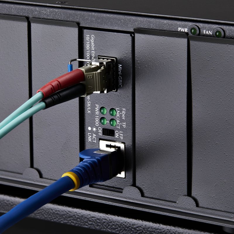 CONVERTISSEUR DE MDIA GIGABIT CUIVRE VERS FIBRE SM LC