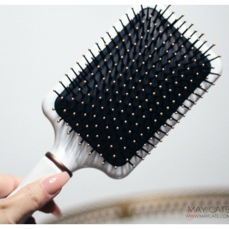 FOWMAWELL X KENDAL JENNER Sooth Pass Paddle Brush & Round Wave Styler