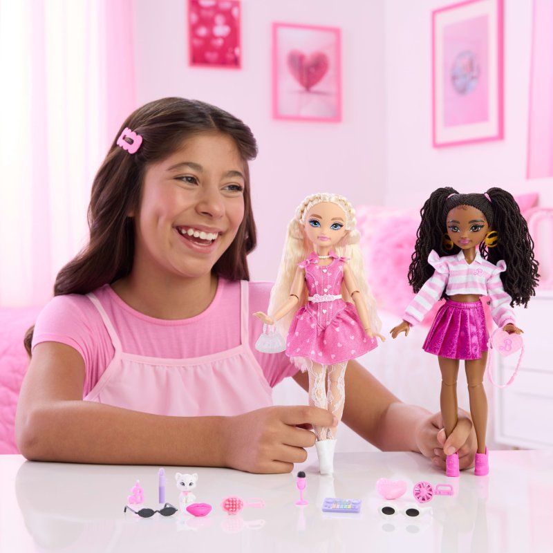 Barbie Dream Besties “Malibu” Doll & Accessories, Posable Fashion Doll & Themed Pieces