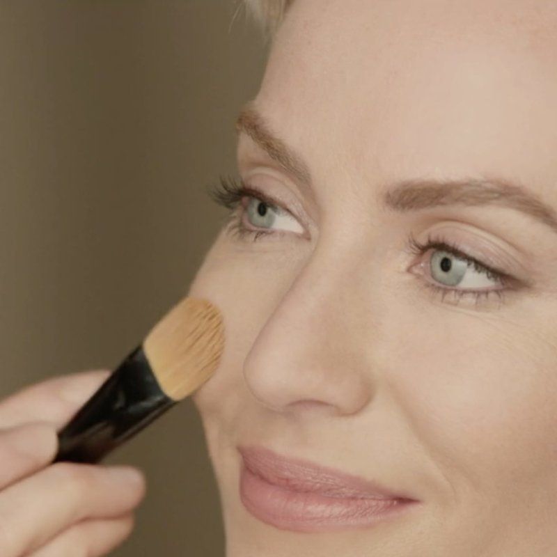 Max Factor Radiant Lift 30 ml Flacon pompe Crème 100 Soft Sable