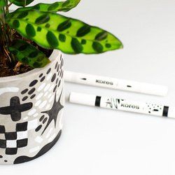 Kores Marqueur acrylique Duo, 2 pointes, étui de 12, assorti