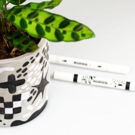 Kores Marqueur acrylique Duo, 2 pointes, étui de 12, assorti