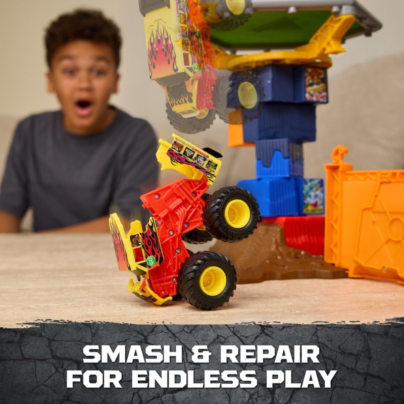 Monster Jam Smash & Bash Crash Course Playset with Launcher, Exclusive 1:64 Scale Monster Truck, 16-inch Obstacle Tower