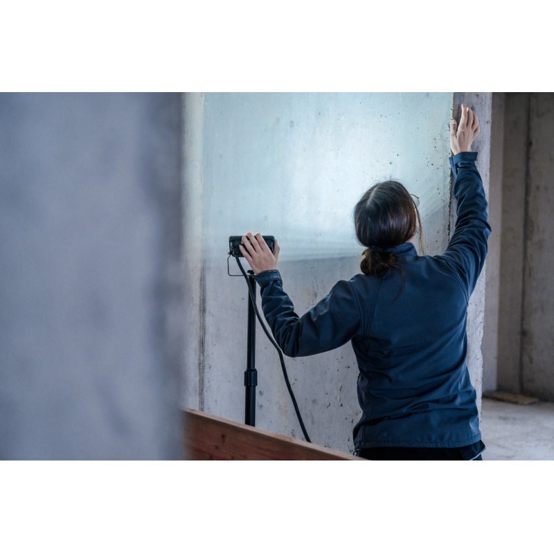 Projecteur LED JARO 3060 T avec trépied / Projecteur de chantier LED livré avec un pied télescopique - BRENNENSTUHL