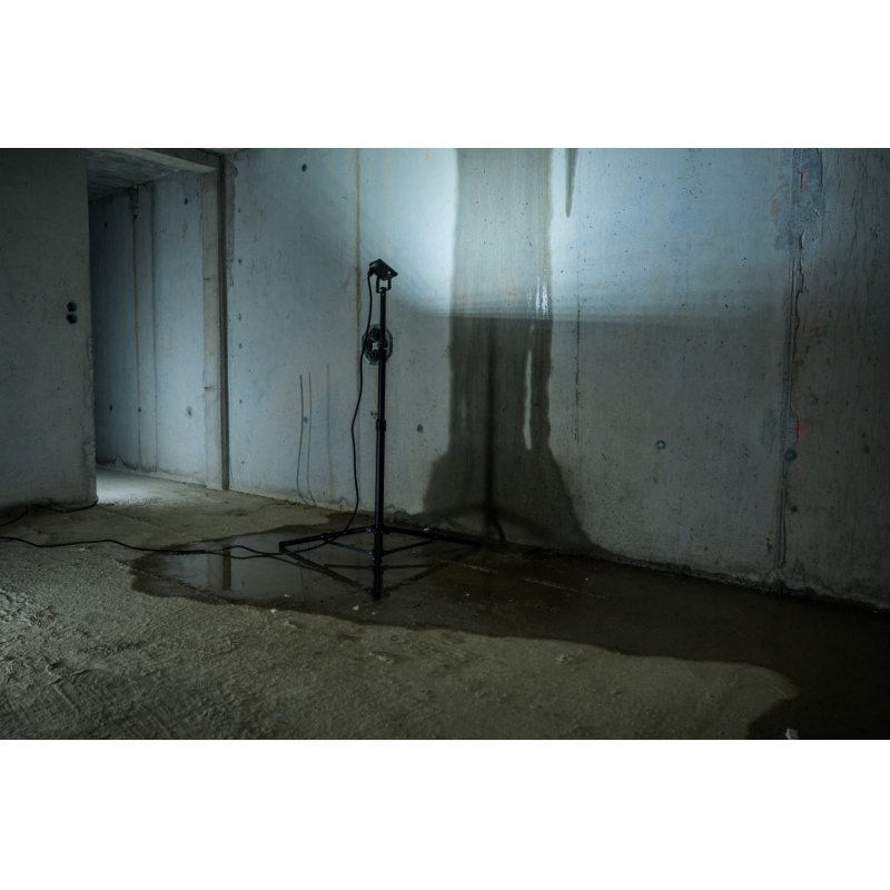 Projecteur LED JARO 3060 T avec trépied / Projecteur de chantier LED livré avec un pied télescopique - BRENNENSTUHL