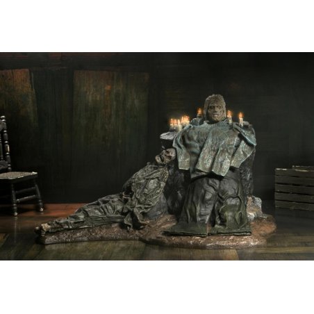 VENDREDI 13 THE GAME - Pamela Shrine - Figurine Diorama