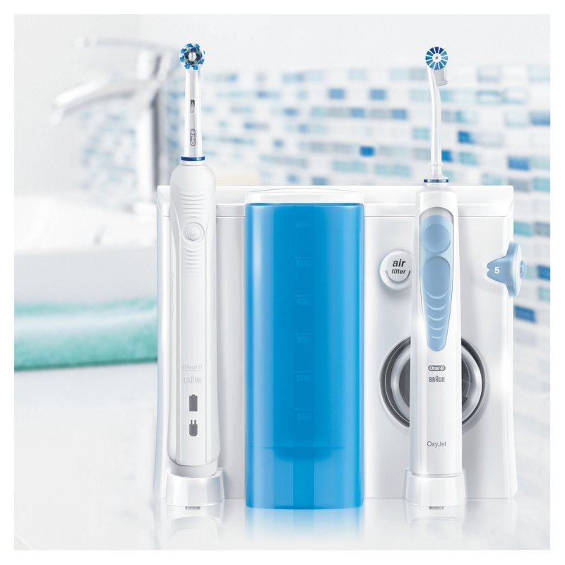 Oral-B Pro 900 with Oxyjet Cleaning System