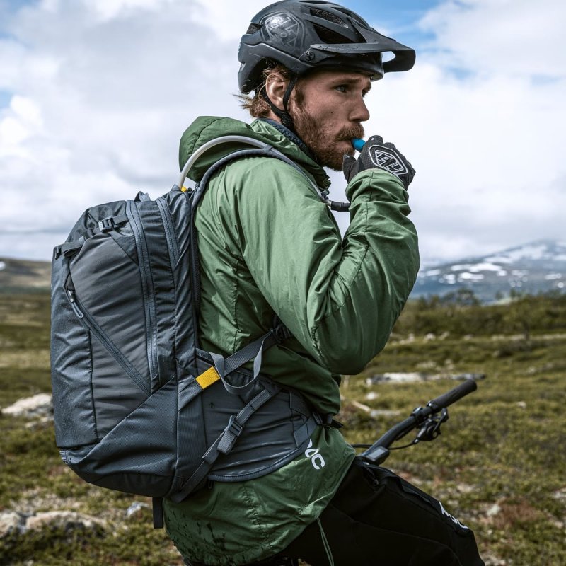 RAIL 18L HYDRATION BACKPACK EMTB - DARK SLATE