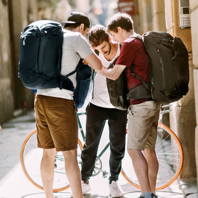 Thule 5317 Landmark 70L Unisex Travel Pack Darkest Blue