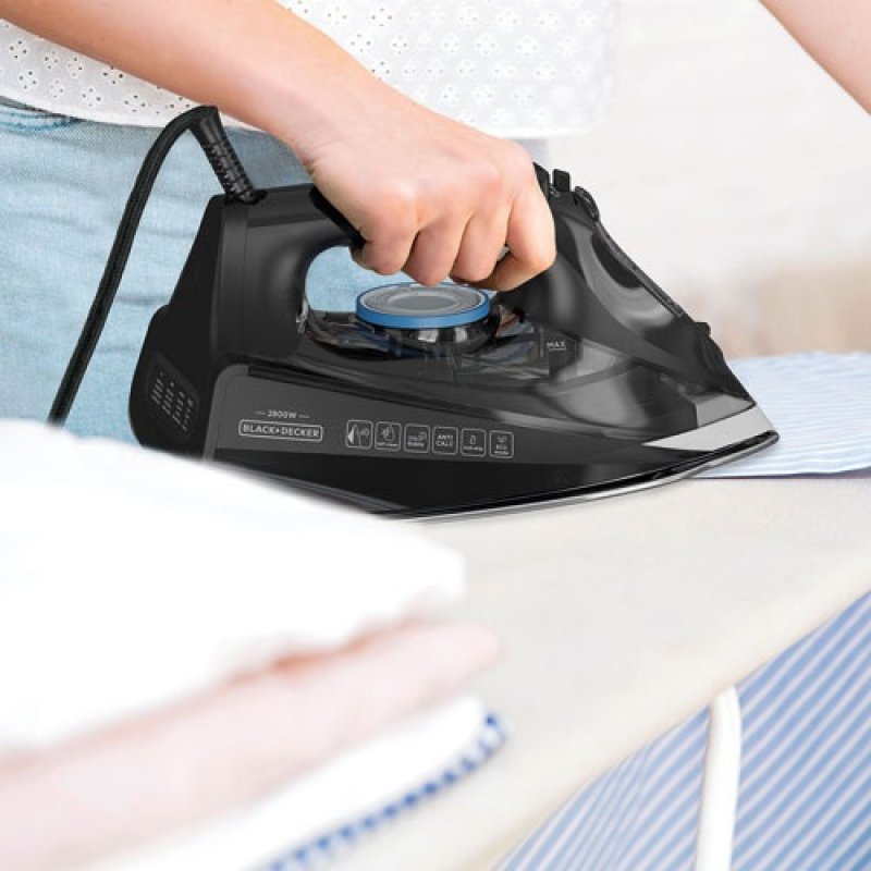 Black Decker steam iron BXIR2805E