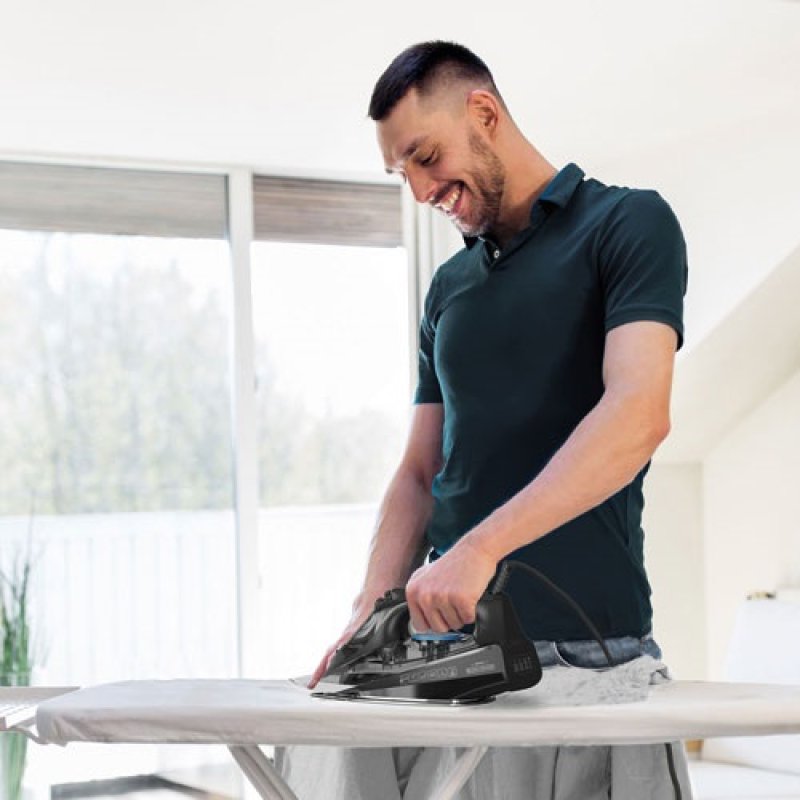 Black Decker steam iron BXIR2805E