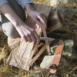 Kikkerland - Huckleberry Explorer Knife - Red - 7 x 1.75 x 0.75
