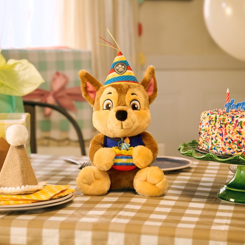PAW Patrol Peluche Chase Pat' Patrouille Anniversaire GUND, Peluche Chase officielle, Jouet sensoriel pour enfants à