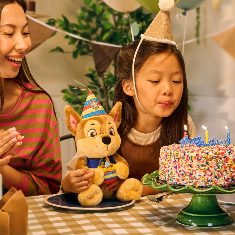 PAW Patrol Peluche Chase Pat' Patrouille Anniversaire GUND, Peluche Chase officielle, Jouet sensoriel pour enfants à