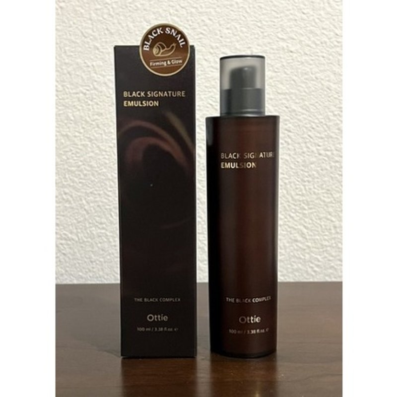 Ottie Black Snail Signature Emulsion Reduces Puffiness and Dark Circles