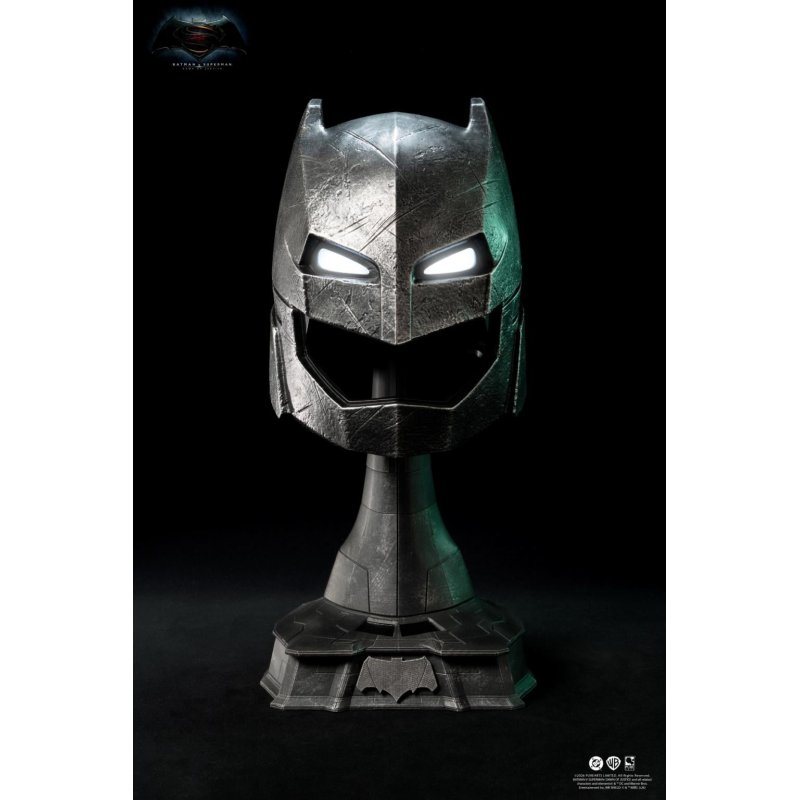 BATMAN V SUPERMAN - Casque blindé de Batman - Réplique 1/1